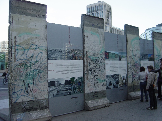 |c_L̃x̕[Berliner Mauer auf dem Potsdamer Platz]