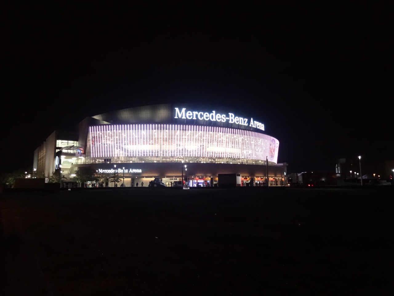 ZfXxcA[i[Mercedes-Benz Arena]