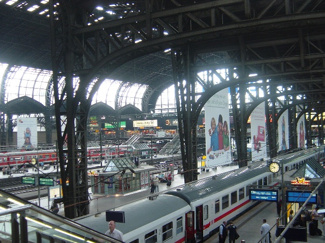 nuNw[Hamburg Hauptbahnhof]