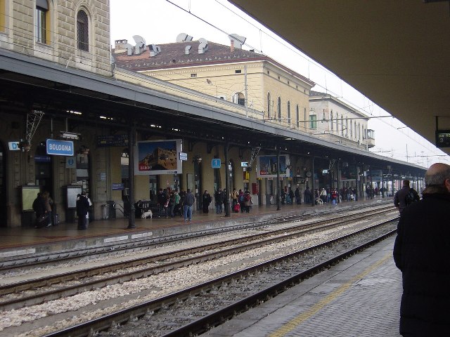 {[jw[Stazione di Bologna Centrale]